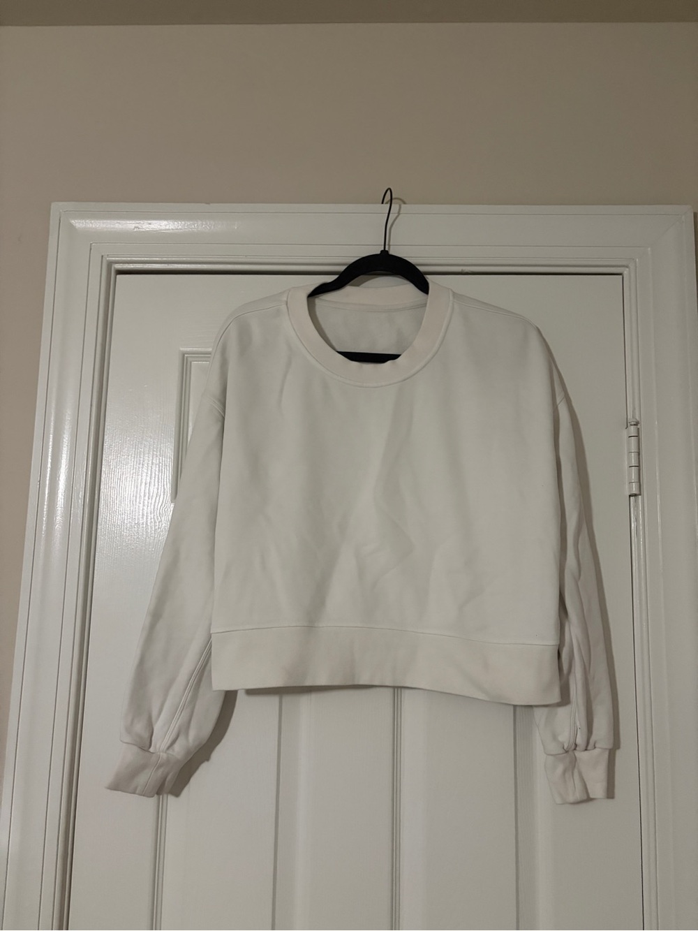 Classic Women's Lululemon White Crewneck Cropped Sweatshirt